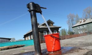 Ош облустук казыятынын демилгеси менен Алайдагы 100 үй-бүлөгө таза суу чыгырылып берилди