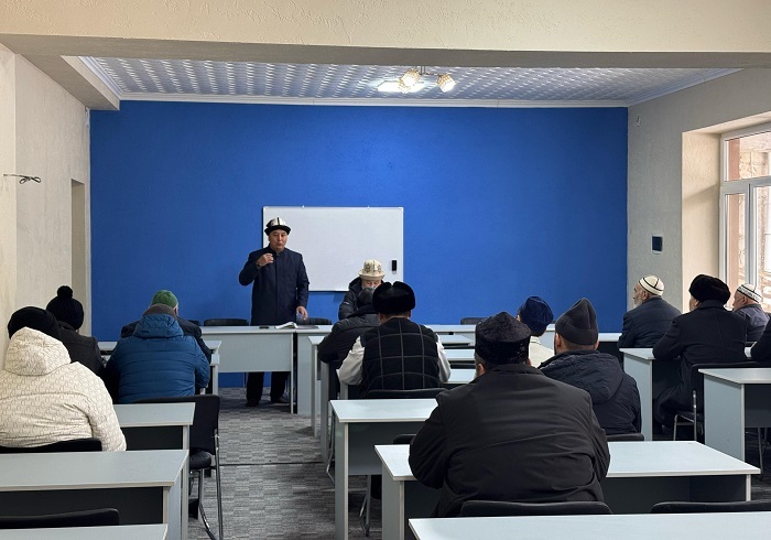 Ош шаарында Жибек жолу аймагындагы мечит имамдары 3 айлык окуудан өтүп, сертификаттарга ээ болушту
