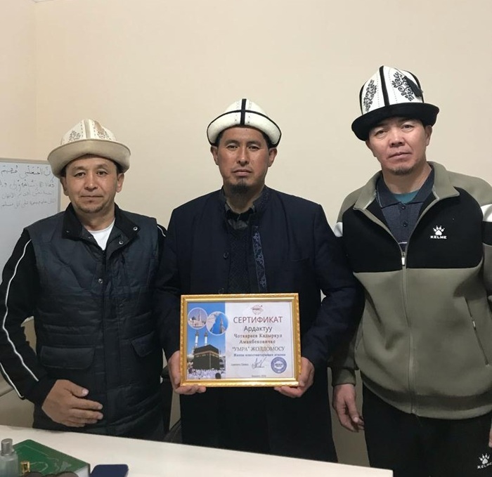 Өзгөрүш айылынын имамына умрага жолдомо тартууланды